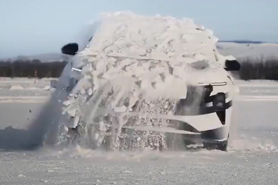 Китайцы создали способный самостоятельно отряхнуться от снега автомобиль